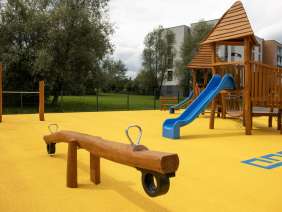  Děti na Šumbarku se v roce 2025 dočkaly nového hřiště